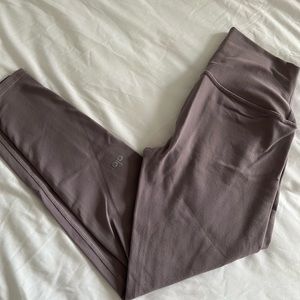 Alo High Waist Airbrush 7/8 Leggings - Lavender Smoke